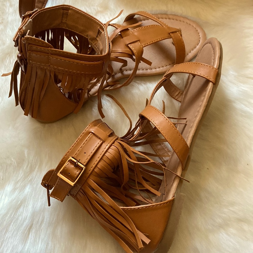 🆕 Tan fringe festival  sandal in size 7.5
